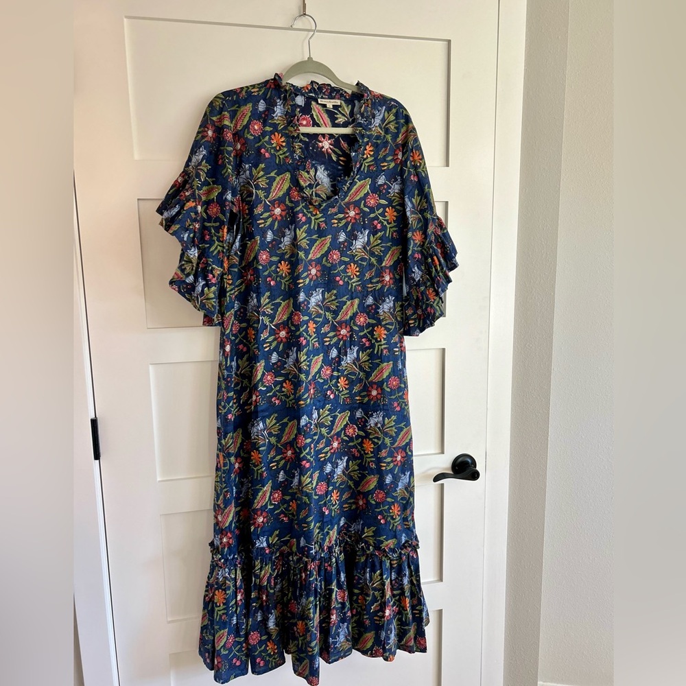 Elegant Floral Maxi Dress in Navy
